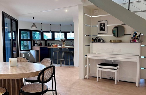 Mainneville House | 1h10 from Paris:Countryside, Heated Pool & SPA