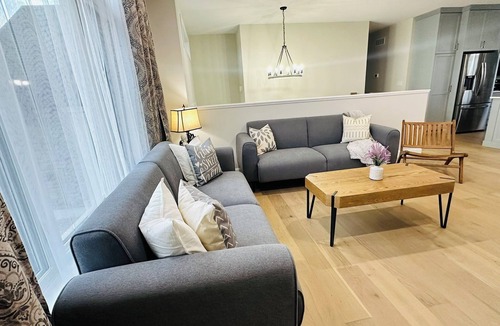 Port Elgin House | 1hr 15 min from BlueMountain |5 bdrm|Sleeps 19