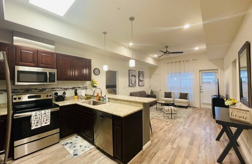 Katy Condo | 1K| Spacious Home in Gated Complex| Walk to your Daily Needs