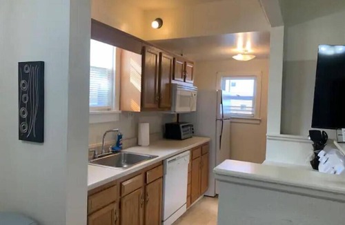 Topeka House | 1Kg-Bed Entire Non-shared Condo fully appointed