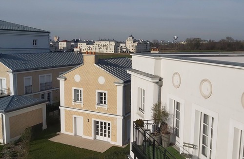 Serris Apartment | 1km from Disney and Vallée Village - Apt 2 bedrooms with balcony