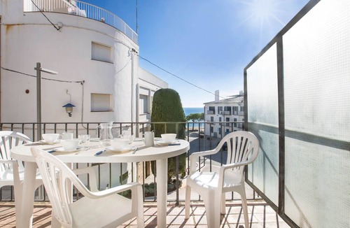 Llafranc Apartment | 1MARS 01 - Basic 3 bedrooms apartment in fron of the beach of Llafranc