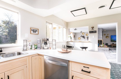 South Bend House | 1mi to ND, King Beds, Easy Parking, Pet Friendly, Huge Fenced Yard for Games