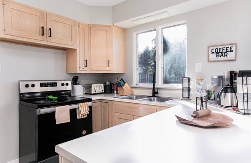 South Bend House | 1mi to ND, King Beds, Easy Parking, Pet Friendly, Huge Fenced Yard for Games