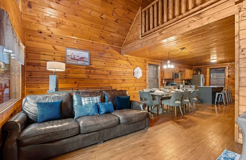 Pigeon Forge Cabin | 1mile->Parkway, GameRm, HotTub, BBQ, Pet, King Bed