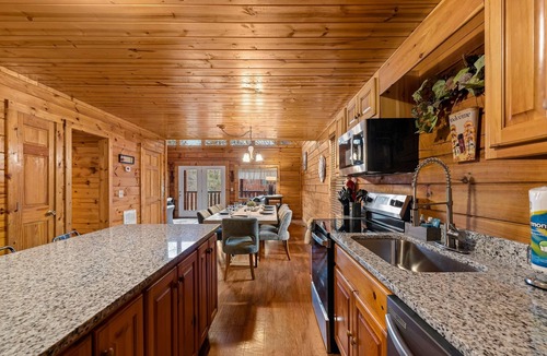 Pigeon Forge Cabin | 1mile->Parkway, GameRm, HotTub, BBQ, Pet, King Bed