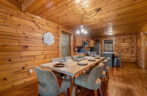Pigeon Forge Cabin | 1mile->Parkway, GameRm, HotTub, BBQ, Pet, King Bed
