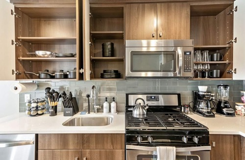 Downtown Salt Lake City Apartment | 1min Delta+Salt Palace |King Bed |Gym