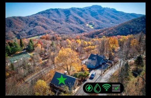 Seven Devils Ski Chalet | 1MMView-2Kings-HotTub-PoolTable-Arcade-Waterfall