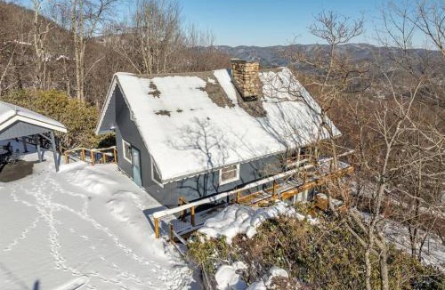 Seven Devils Ski Chalet | 1MMView-2Kings-HotTub-PoolTable-Arcade-Waterfall