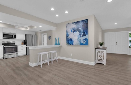 Old Naples House | 1st Ave Beach House - Olde Naples, Steps to White Sand Beach!