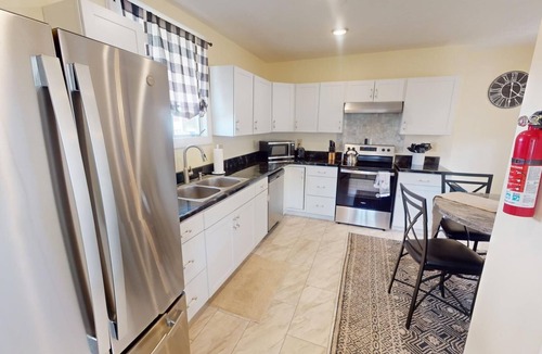 Nelsonville House | 1st Choice Lodging- Maple Leaf Inn