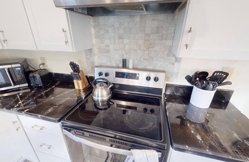 Nelsonville House | 1st Choice Lodging- Maple Leaf Inn