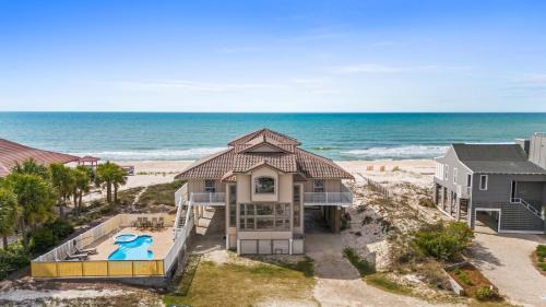 East End House | 1st Dibs-Beachfront-Pet friendly-Private Pool-Elevator