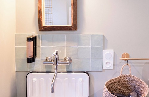 Saint-Nicolas Apartment | 1st floor apartment with bedroom and sofa bed. Location N°1