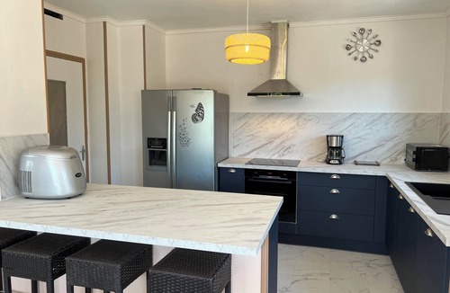 Beziers Apartment | 1st floor apartment4 kilometers from beziers with secure parking
