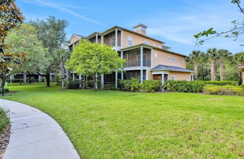 Bahama Bay Condo | 1st floor condo w/pools, restaurant, balcony, tennis court, basketball court