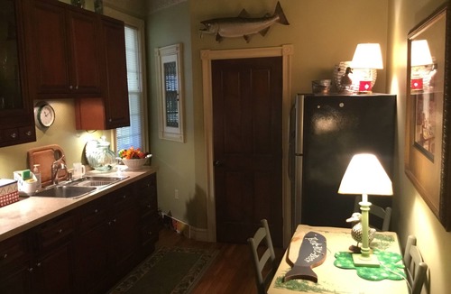 Tonawanda Apartment | 1st Floor Cozy flat and beautiful gardens