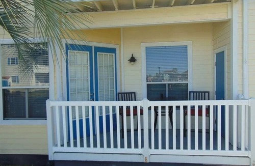 Corpus Christi Condo | 1st Floor-Family friendly-fully equipped condo walking distance to the beach.