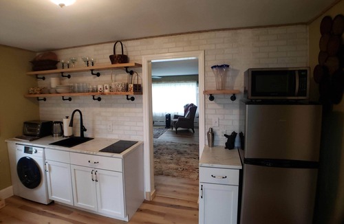 Port Crane Apartment | 1st floor Farmhouse Apartment at Osborne Creek!