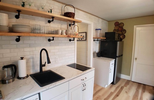 Port Crane Apartment | 1st floor Farmhouse Apartment at Osborne Creek!