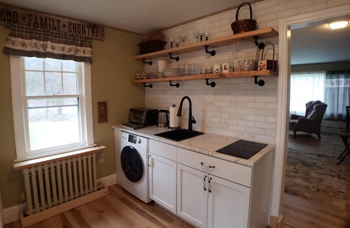 Port Crane Apartment | 1st floor Farmhouse Apartment at Osborne Creek!