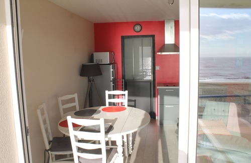 Quartier du Casino Apartment | 1ST FLOOR SEAFRONT APARTMENT