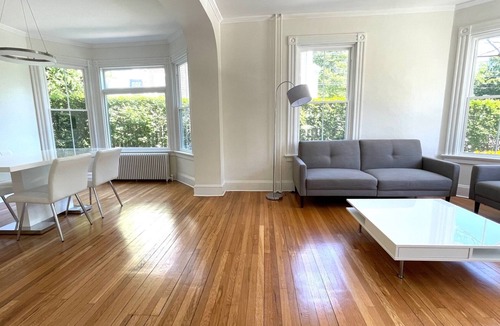 Fifth Ward Apartment | 1st Floor -Sunny 2-bedroom apartment