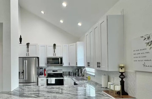 Cross Mountain House | #1Townhome,SECLUDED,3bedrooms,close La Cantera,Rim,SixFlags,Seaworld,Riverwalk.