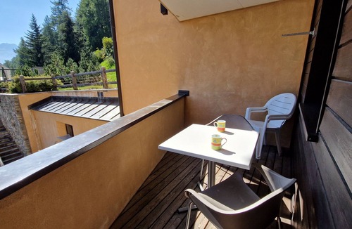 Silvaplana Apartment | 2 1/2-room flat; mountain and lake view, cosy living room