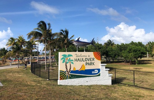 Bal Harbour Apartment | 2 +1 Bed 2 Bath PH Terrace unit - 1 Block from Beach W/Parking