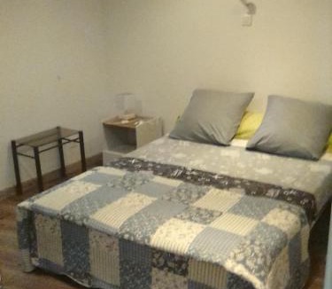 Caunes-Minervois Apartment | 2+1 couchages + sdb dans appartement rénové.