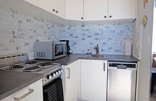 North Redington Beach Condo | 2/1 Full beach views, Pool, Kitchen