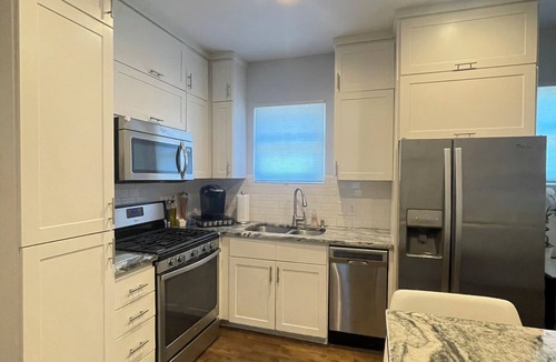 Hyde Park House | 2/1 Sleeps 6 in Central Austin. Great for Football Games, SxSW, ACL, Formula 1