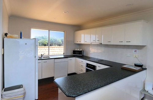 Bundaberg Villa | 2/16 Selmar Place, Innes Park