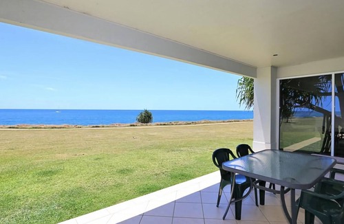 Bundaberg Villa | 2/16 Selmar Place, Innes Park