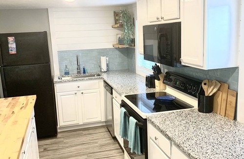 Cortez House | 2/2 blocks from the water, bike ride to the beach THE FLORIDIAN