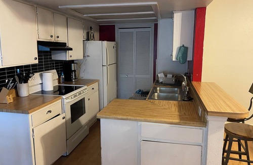 Heritage Condo | 2/2 Condo in Historic District Walking Distance to EVERYTHING!