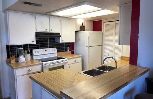 Heritage Condo | 2/2 Condo in Historic District Walking Distance to EVERYTHING!