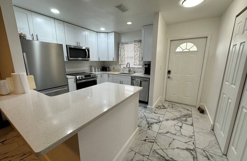 Oakland Hills House | 2/2 Duplex on CANAL all updated; new furniture,