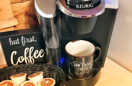 Sevierville Cabin | 2/2 Log Cabin in the Smokies! Close to Dollywood! WIFI, HOT TUB, 2 KING ROOMS