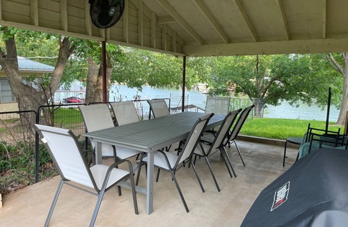 Buchanan Dam House | 2/2, sleeps 10, deep-water dock, dog-friendly