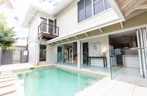 Mission Beach House | 2/24 Donkin - Luxury - Absolute Beachfront