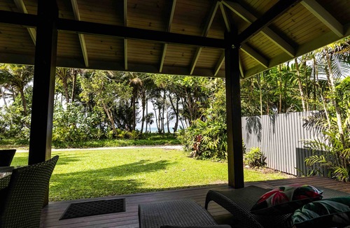 Mission Beach House | 2/24 Donkin - Luxury - Absolute Beachfront