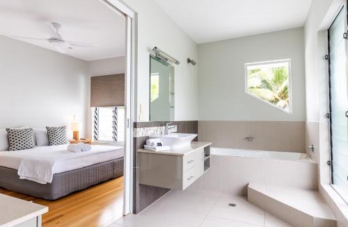 Mission Beach Apartment | 2/24 Donkin - Luxury - Absolute Beachfront