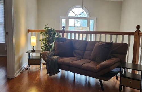 Snellville House | 2,298Sqft-King Bed-BBQ-Gbps-W/D