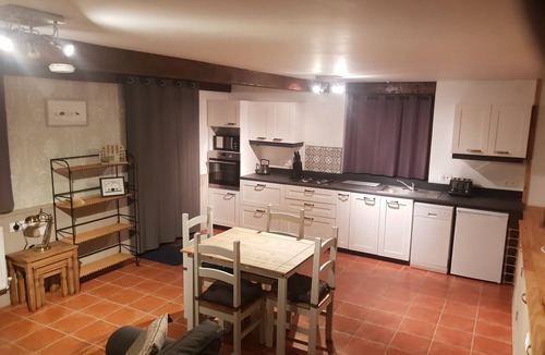Villiers-le-Pre Apartment | 2/3 person studio gite overlooking lake