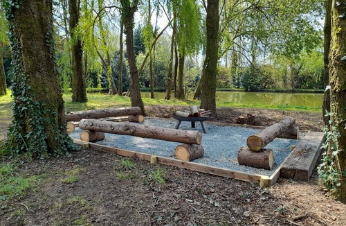 Villiers-le-Pre Apartment | 2/3 person studio gite overlooking lake