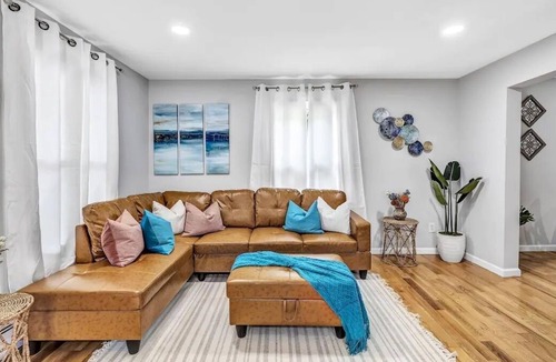 Stratford House | 2.3mi from Short Beach, 3 Bed 1.5 bath