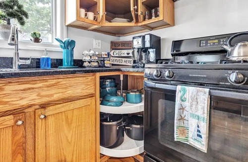 Stratford House | 2.3mi from Short Beach, 3 Bed 1.5 bath